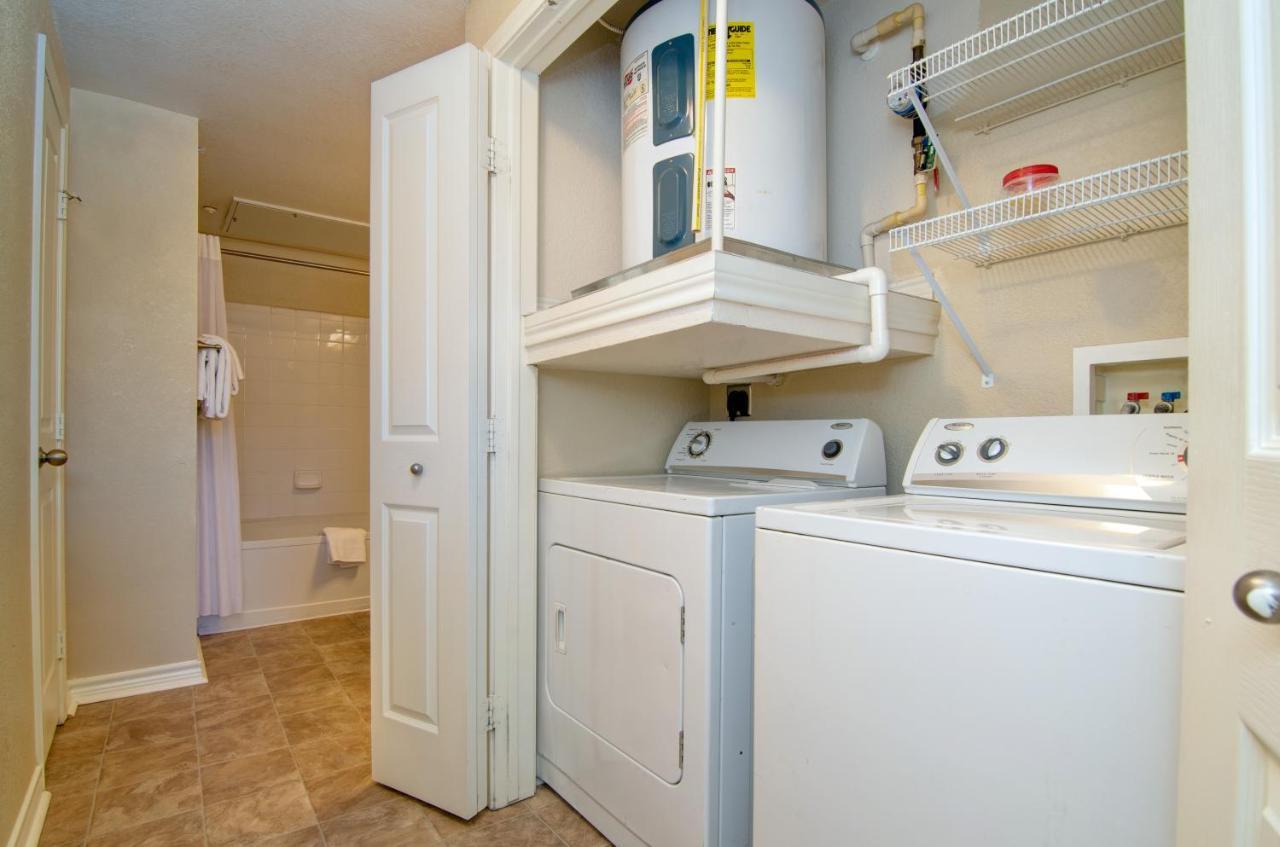Loft Style 1.5 Bedroom Walk 2 Downtown! Sleeps 6!