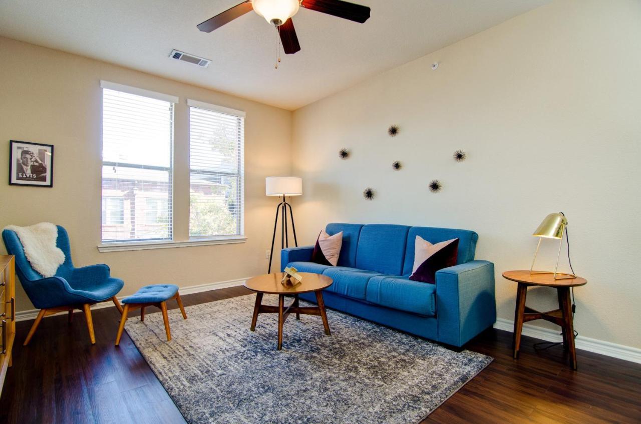 Apartment Loft Style 1.5 Bedroom Walk 2 Downtown! Sleeps 6! *